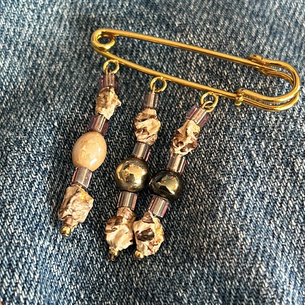 Accessory safety pin